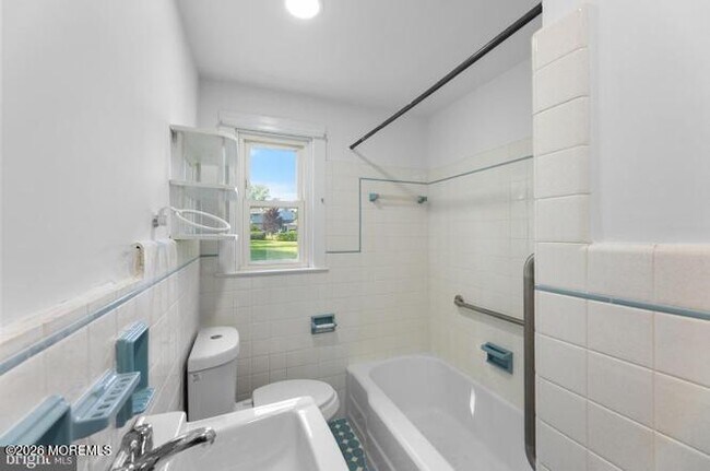 Building Photo - 245 Paxson Ave