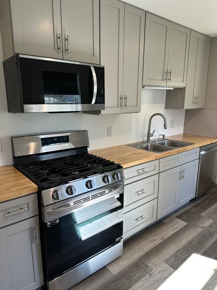 Building Photo - 414 Maple Dr