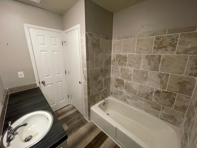 Building Photo - 8844-8850 Deerwood Dr (Quadplex)