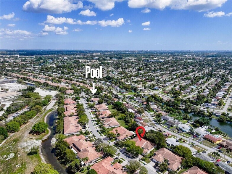 Building Photo - 2400 E Aragon Blvd