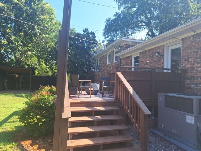 Building Photo - Magnificent Four Bedroom Home - Minutes Away from Numerous Attractions!