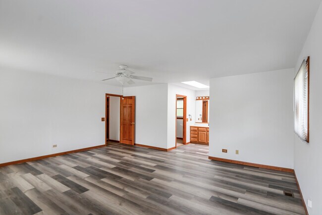 Building Photo - 30W274 Brighton Ct