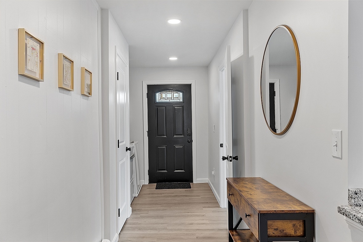 Building Photo - 10 Glass St