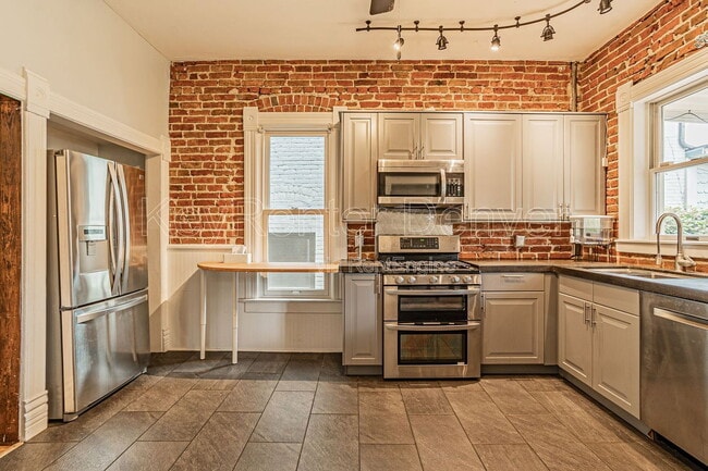 Building Photo - 2141 Irving St