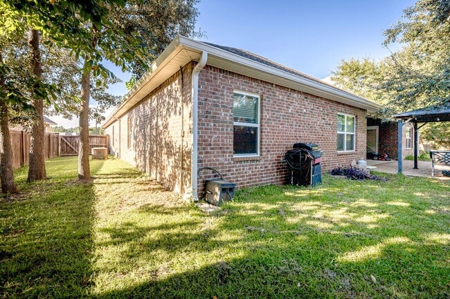 Building Photo - 1013 Silverbell Cv