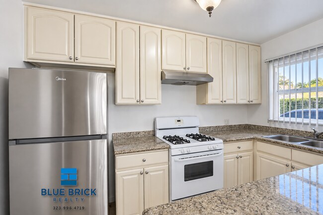 Building Photo - 12805 Vanowen St