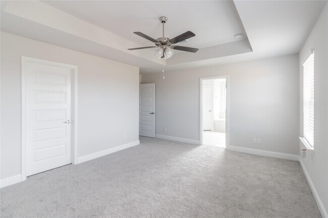 Building Photo - 401 Sunray Lake Ln