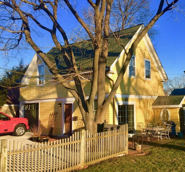 Building Photo - 285 Norwood Ave