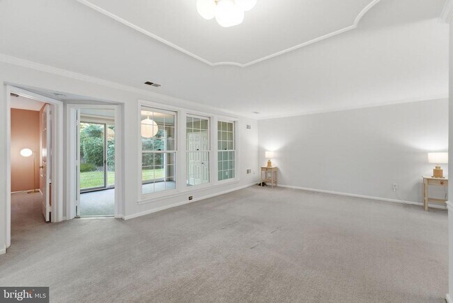 Building Photo - 5705 Brewer House Cir