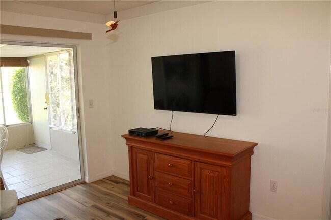 Building Photo - 5062 Live Oak Cir