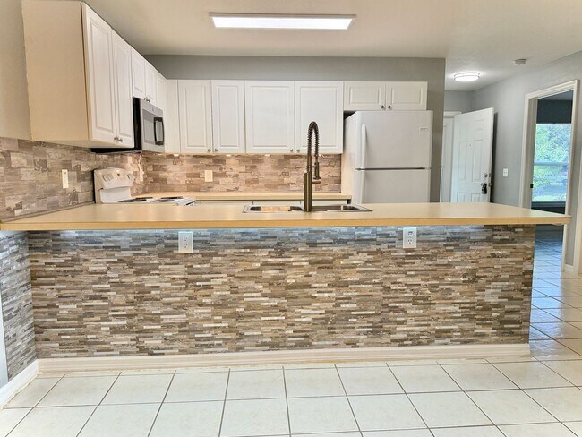 Building Photo - 2BR 2BA Updated Duplex in Sebastian Highlands