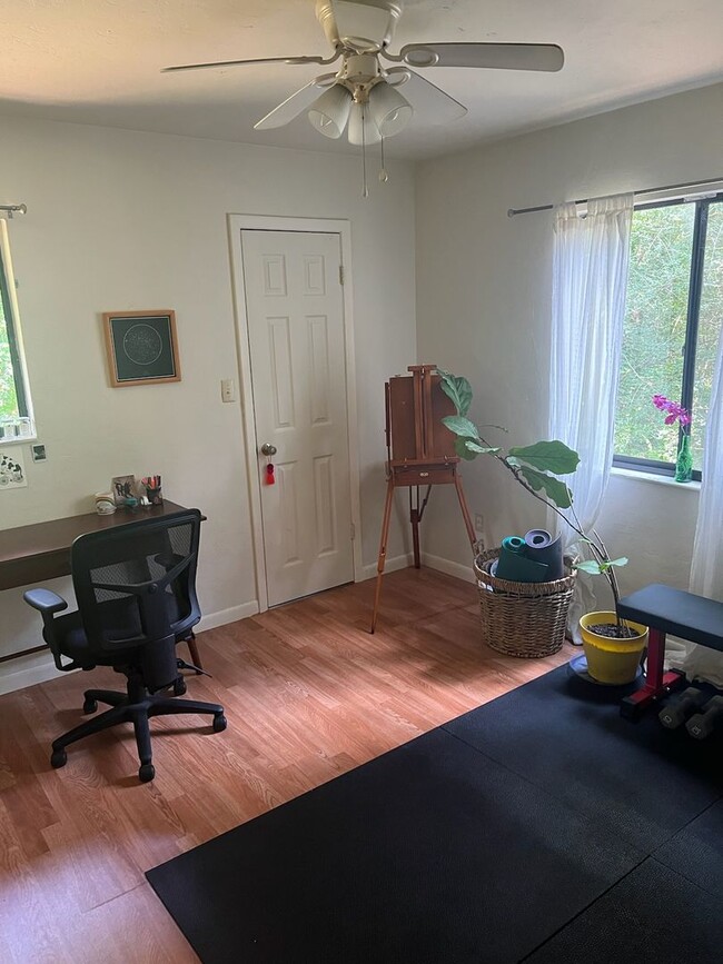 Building Photo - Super cute 3 bedroom 2 bath in NW Miram Manor