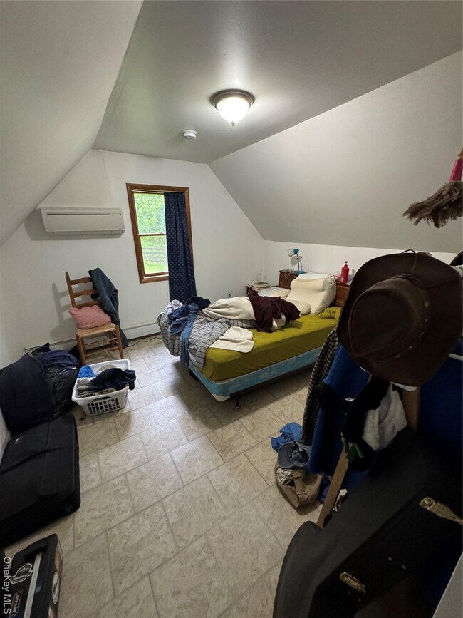 Building Photo - 405 Burnt Hill Rd