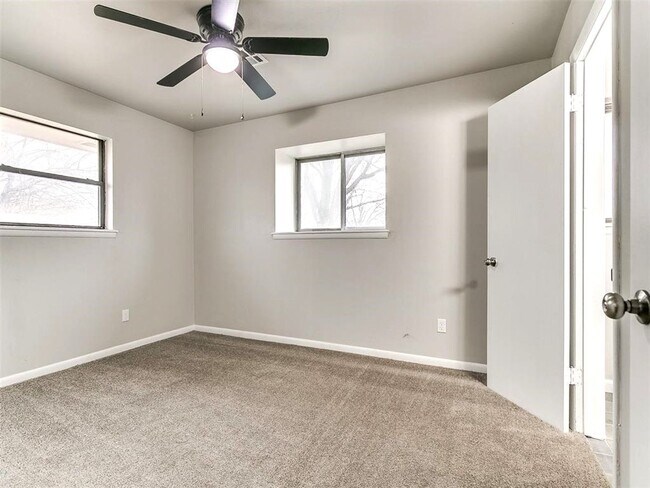 Building Photo - Super 4 Bed 1.5 Bath in the South Gate Addn in Moore, OK