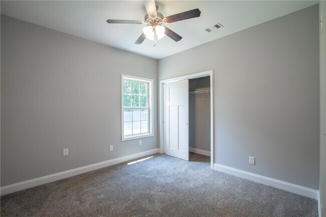 Building Photo - 100 Easy St