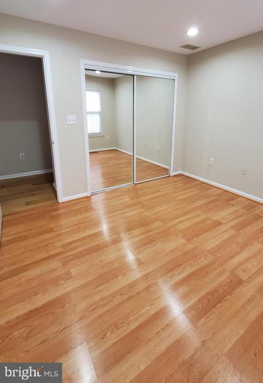 Building Photo - 101 Treymore Ct