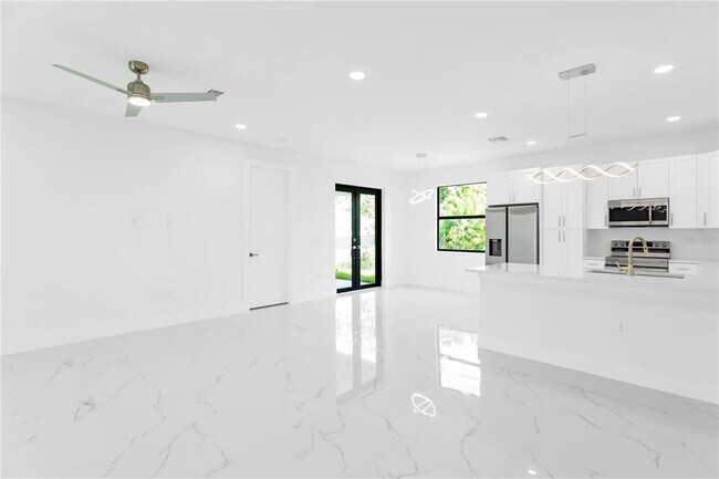 Building Photo - 1180 Vernon Ave