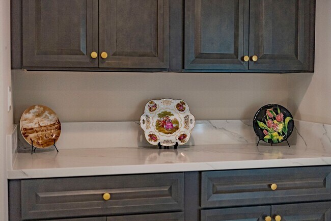 Building Photo - Fully Furnished! Prestige Luxury Single 5bed 3bath House