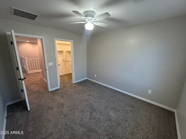 Building Photo - 25930 N Thornhill Dr