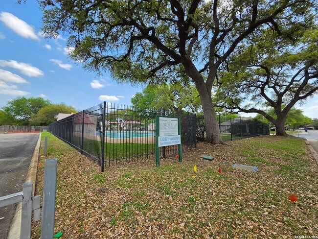 Building Photo - 13039 Chimney Oak Dr