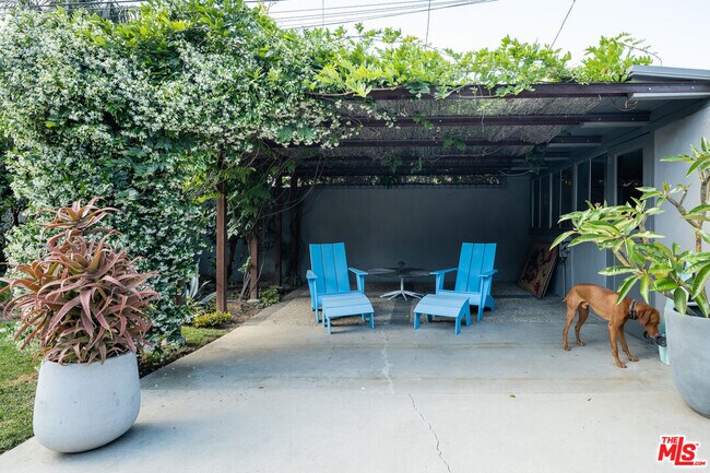 Building Photo - 423 W Ellis Ave