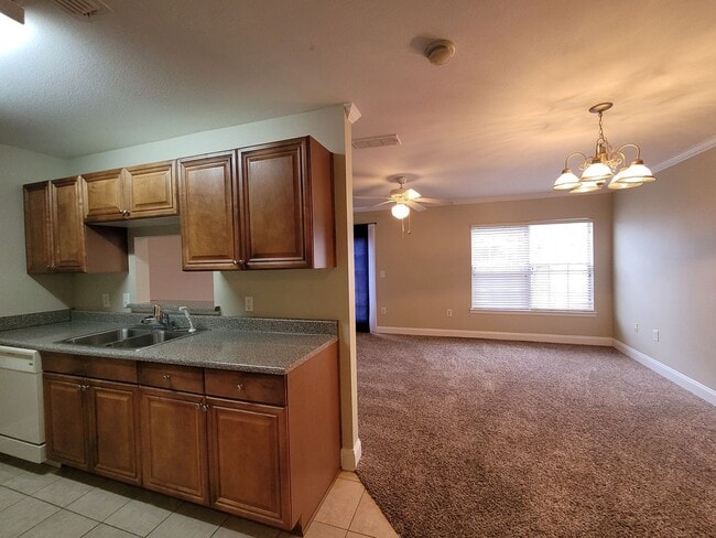Building Photo - 803 Majestic Dr