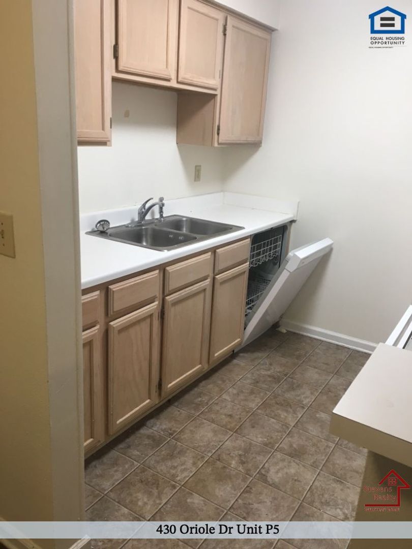 Building Photo - 430 Oriole Dr