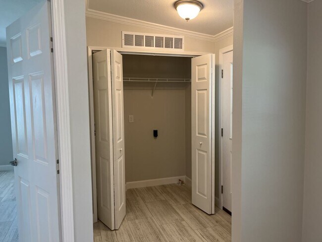Building Photo - 34611 Ballyhoo Dr