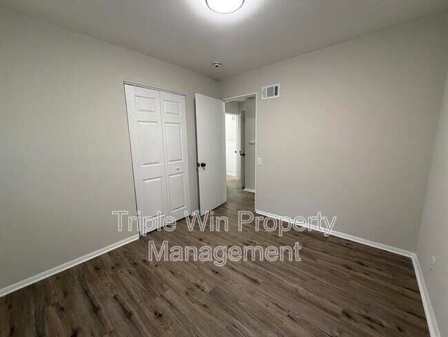Building Photo - 10805 Landseer Dr