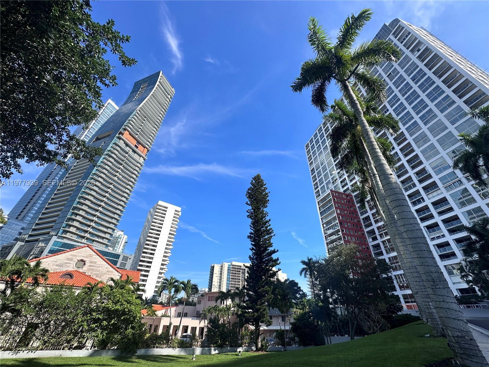 Building Photo - 1541 Brickell Ave