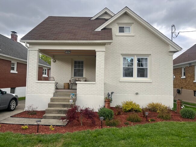 Primary Photo - 1051 Reasor Ave