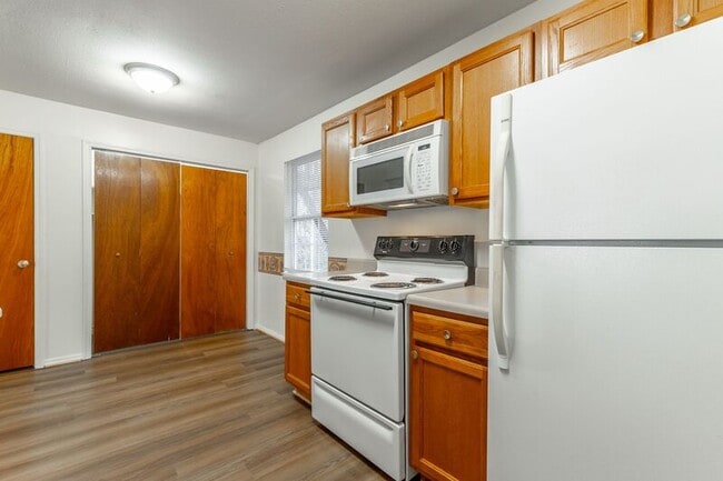 Building Photo - 82 Eastwood Ct