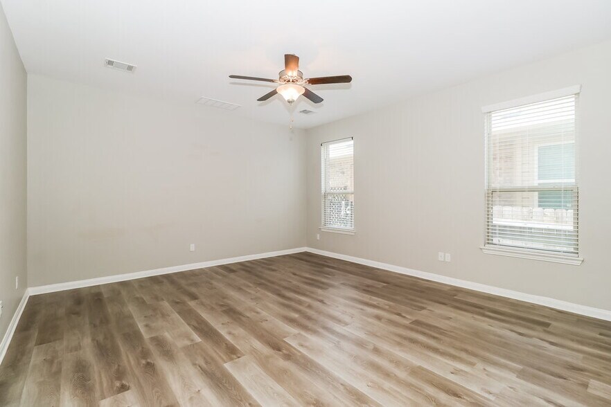 Building Photo - 409 Pinnacle View Dr