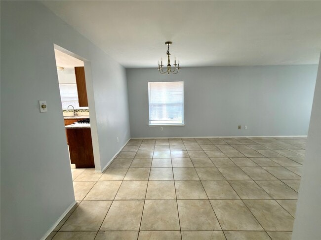 Building Photo - 15518 Evergreen Grove Dr