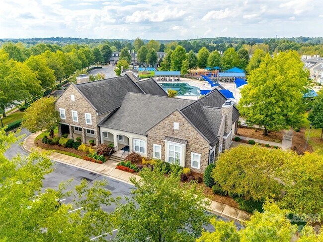 Building Photo - 9736 Springholm Dr