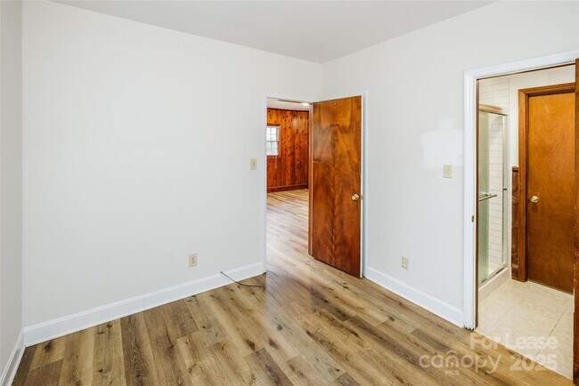 Building Photo - 7029 Yorktowne Dr