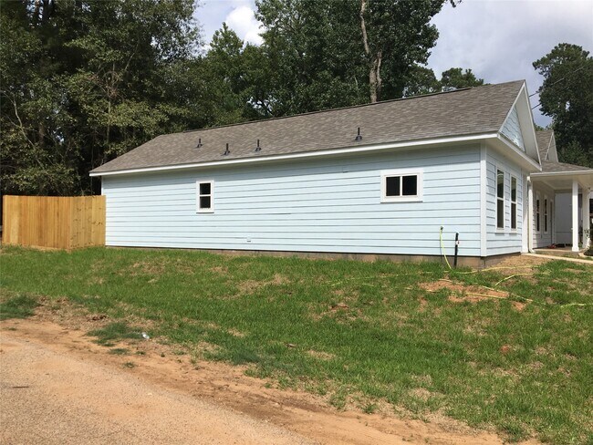 Building Photo - 16992 W Dounreay St