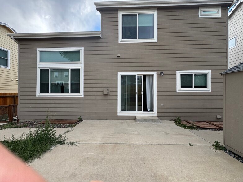 Building Photo - 2271 Woodpark Dr