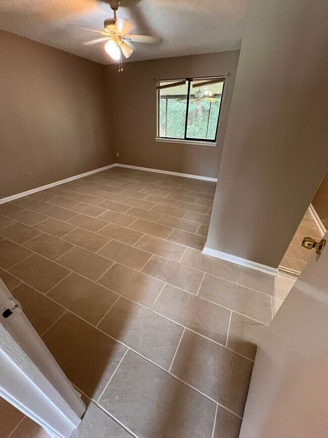 Building Photo - 8439 Everest Dr