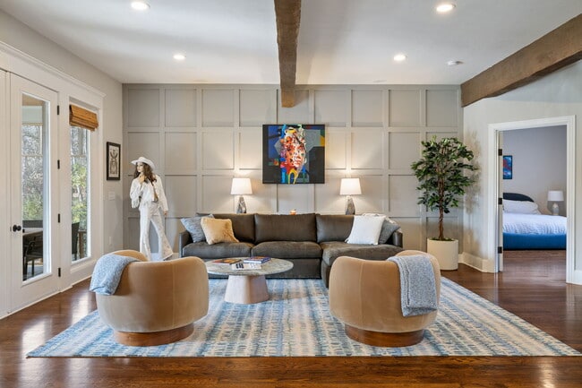 Building Photo - 594 Lake Haven Dr