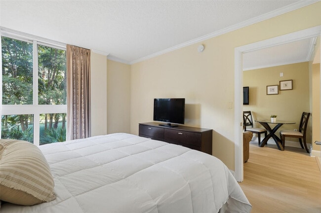 Building Photo - 2951 S Bayshore Dr