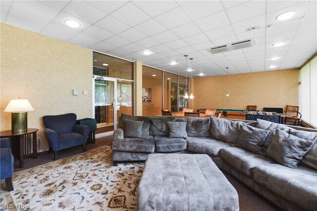 Building Photo - 10301 Lake Ave