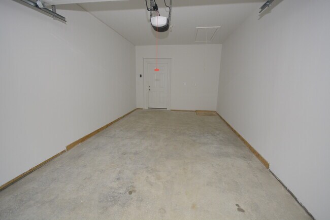Building Photo - 512 Dearbaugh Ave