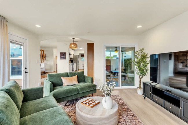 Building Photo - 4853 Twain Ave