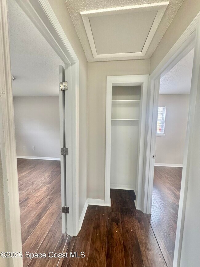 Building Photo - 2444 Victor Rd