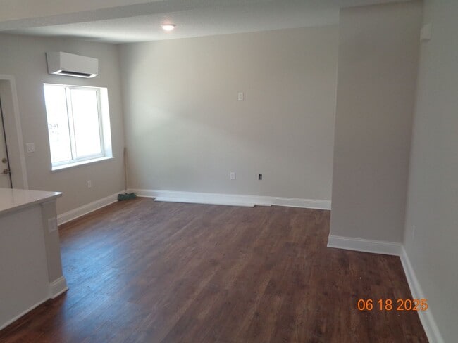 Building Photo - Daytona Beachside Newly Renovated Studio U...