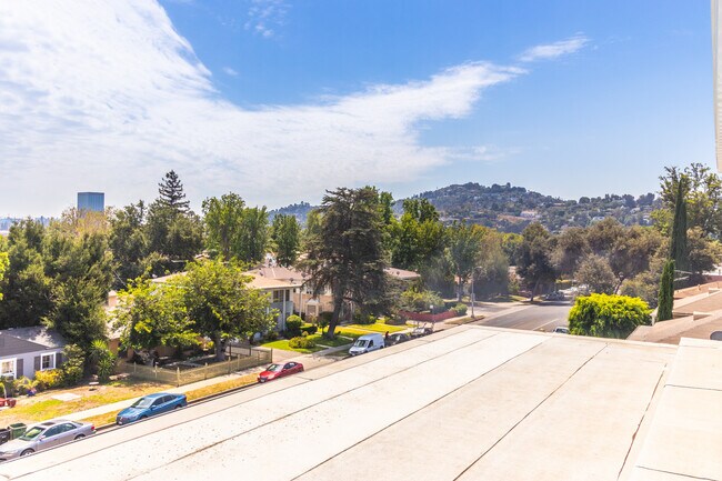 Building Photo - 4293 Tujunga Ave
