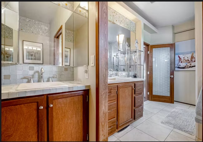 Building Photo - Beautiful Furnished Home 2 Blocks from the...