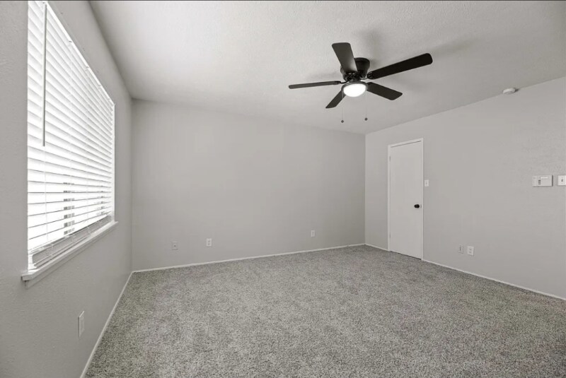 Building Photo - 510 Woodcrest Way