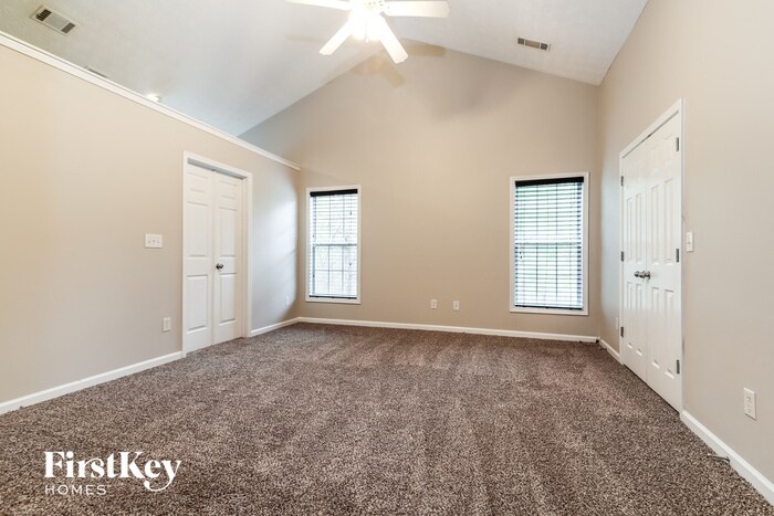 Building Photo - 3401 Southpointe Hill Dr NE